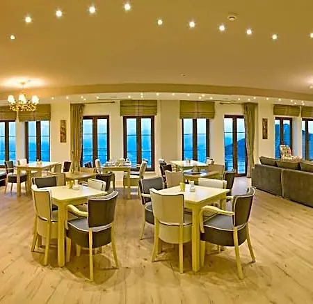 Arktos Hotel 3*