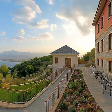 Arktos Hotel Eleousa